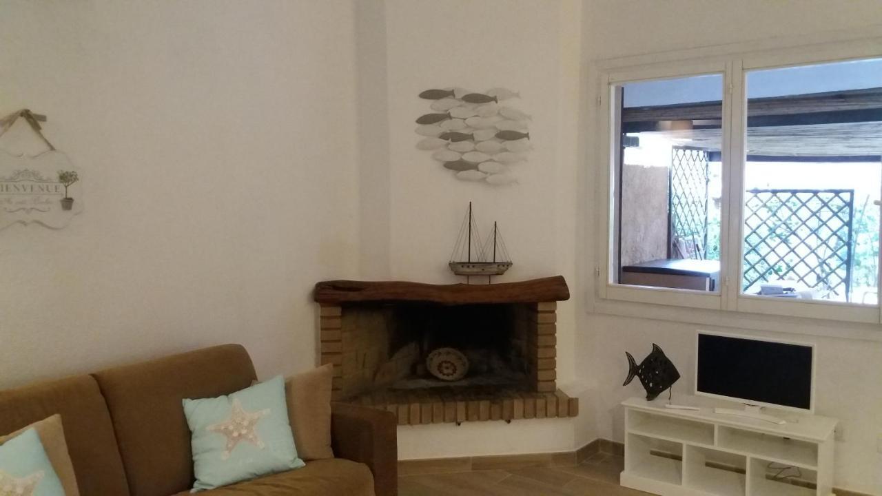 Santa Margherita Di Pula, Calaverde, Deliziosa Villetta 100 Metri Dal Mare Bagian luar foto