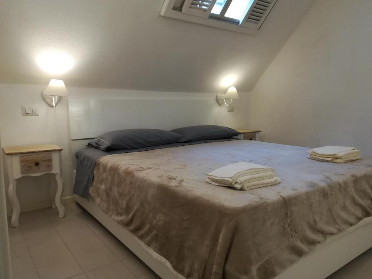 Santa Margherita Di Pula, Calaverde, Deliziosa Villetta 100 Metri Dal Mare Bagian luar foto