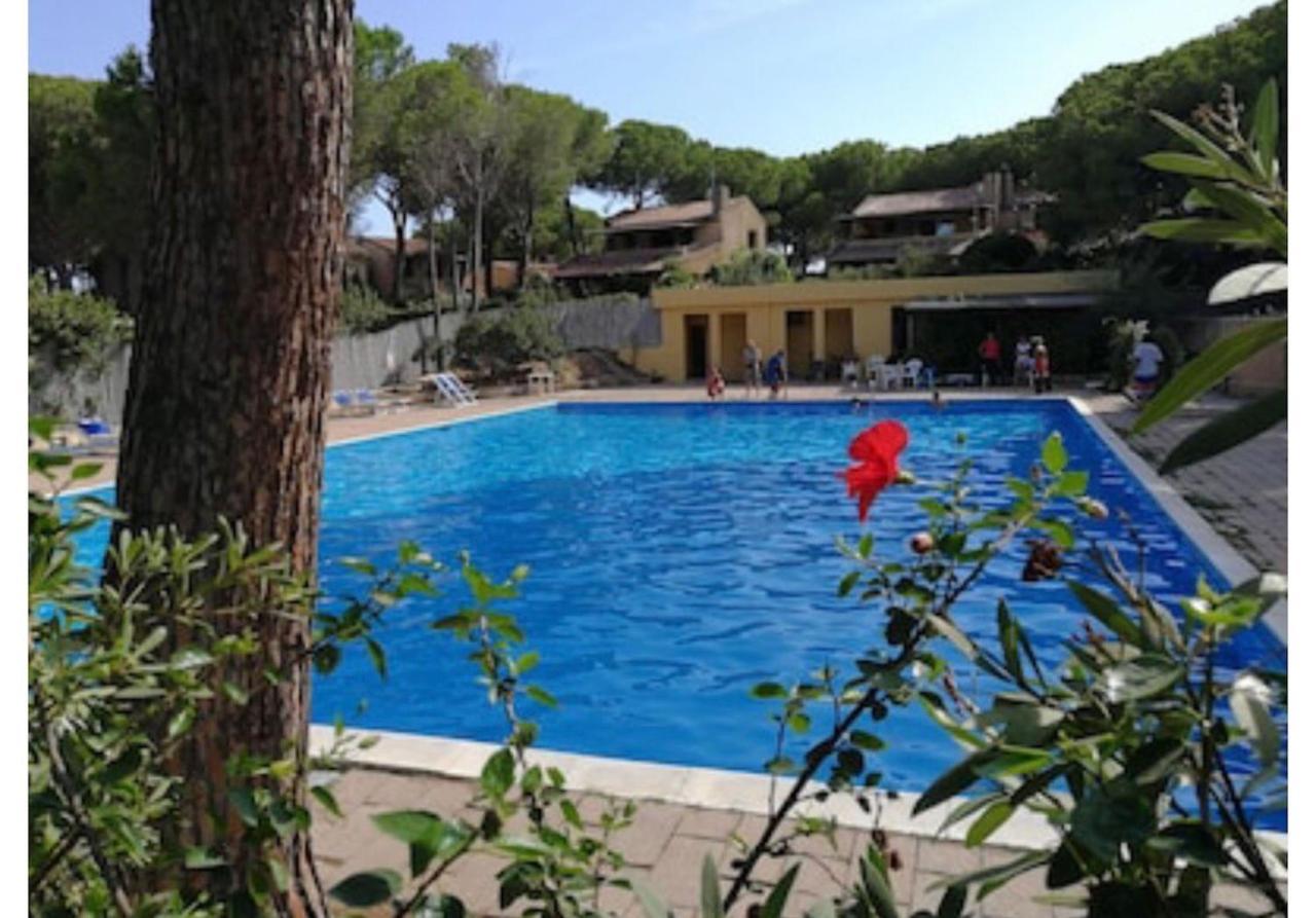 Santa Margherita Di Pula, Calaverde, Deliziosa Villetta 100 Metri Dal Mare Bagian luar foto